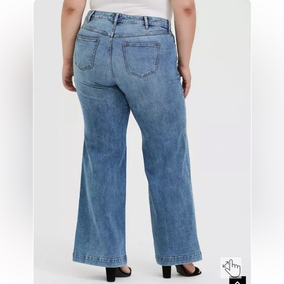 NWT Torrid High Rise Wide Leg Vintage Stretch Jeans 28S - Picture 2 of 11
